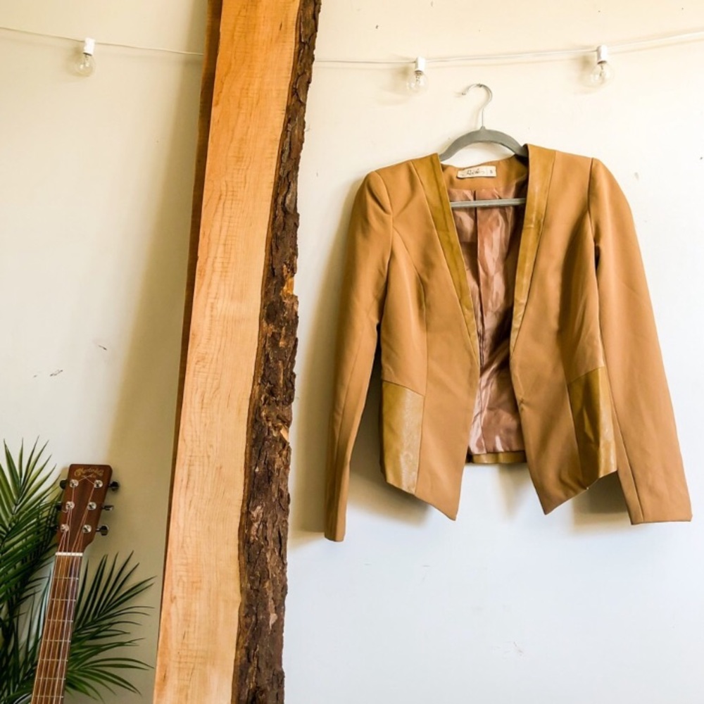 Leather jacket 70’s vibe